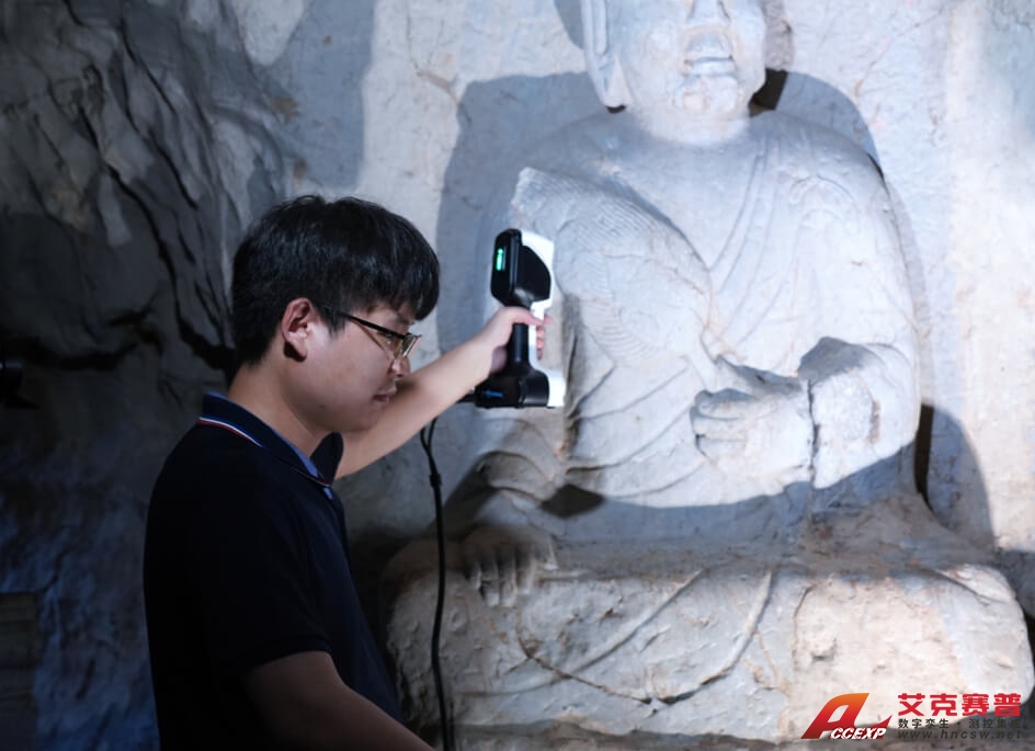 最大幅面580 x 550 mm,超大廣角視野使其能夠快速精準地完成中大型物品的掃描 最大幅面580 x 550 mm,超大廣角視野使其能夠快速精準地完成中大型物品的掃描